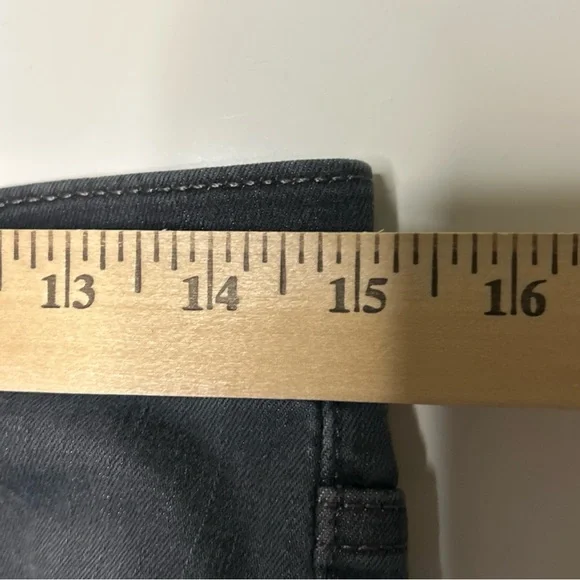 Levi’s 311 Shaping Skinny Jeans Women’s Juniors 29 Black Wash Logo - Picture 11 of 16